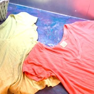 2 American Eagle tee shirts